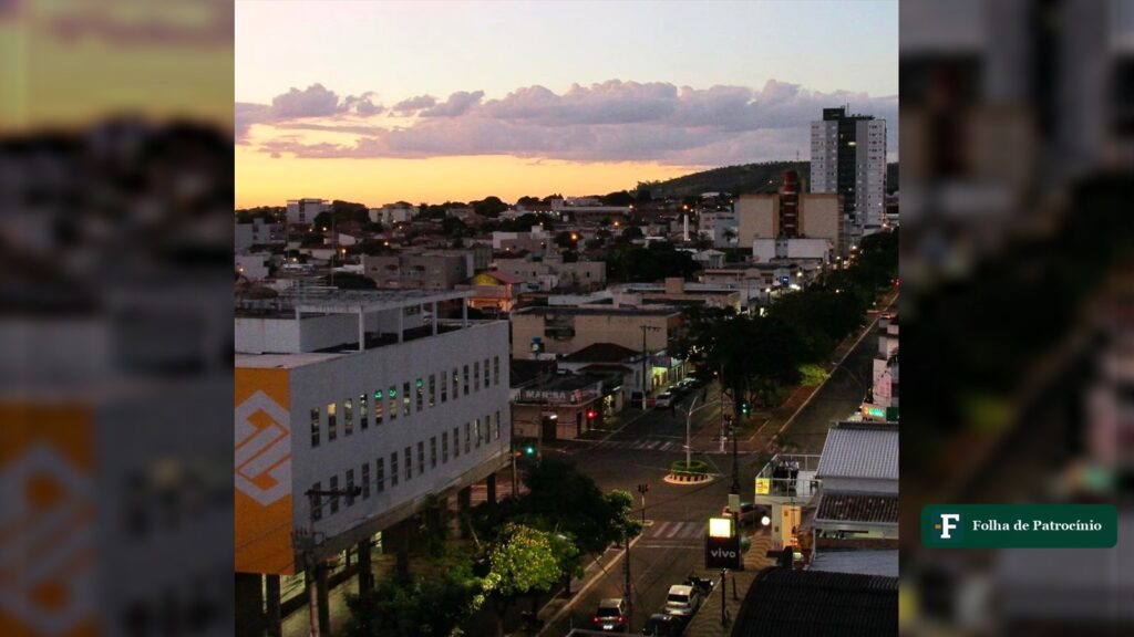 Vista de Patrocínio ao entardecer, cidade onde a Prefeitura organiza o Dia D do Outubro Rosa