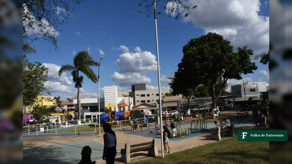 Praça da Bíblia, em Patrocínio, com parquinho e área de lazer, local da festa do Dia das Crianças, em foto de arquivo