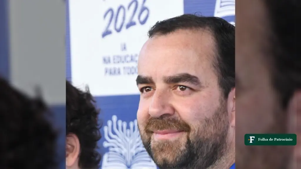 Secretário de Educação de Patrocínio, Alexandre Vitor Castro da Cruz, em evento da rede municipal no Dia do Professor