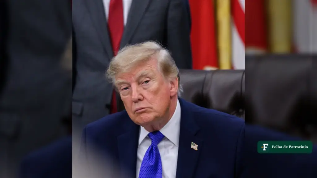 Dossiê dos EUA: o presidente Donald Trump na Casa Branca, de terno escuro e gravata