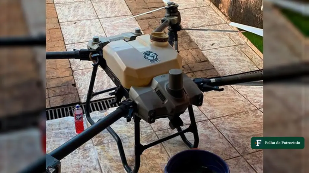 Drone agrícola em Patos de Minas, de pulverização, sobre piso de quintal antes do furto