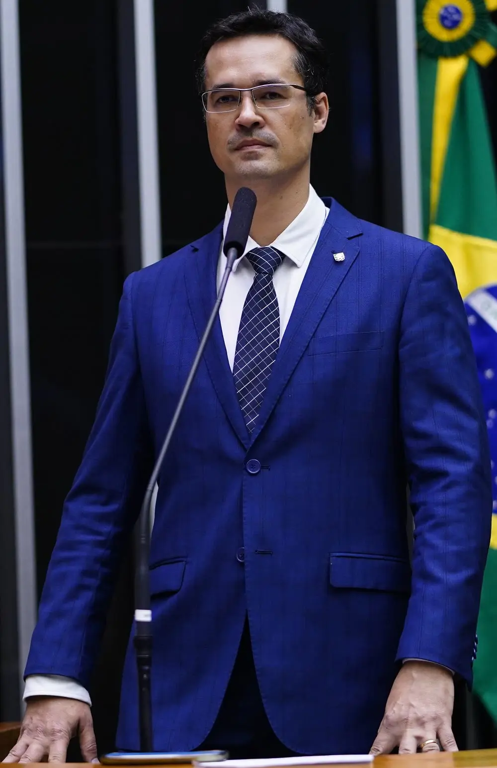 Deltan Dallagnol na tribuna da Câmara ao falar do endereço de Lulinha