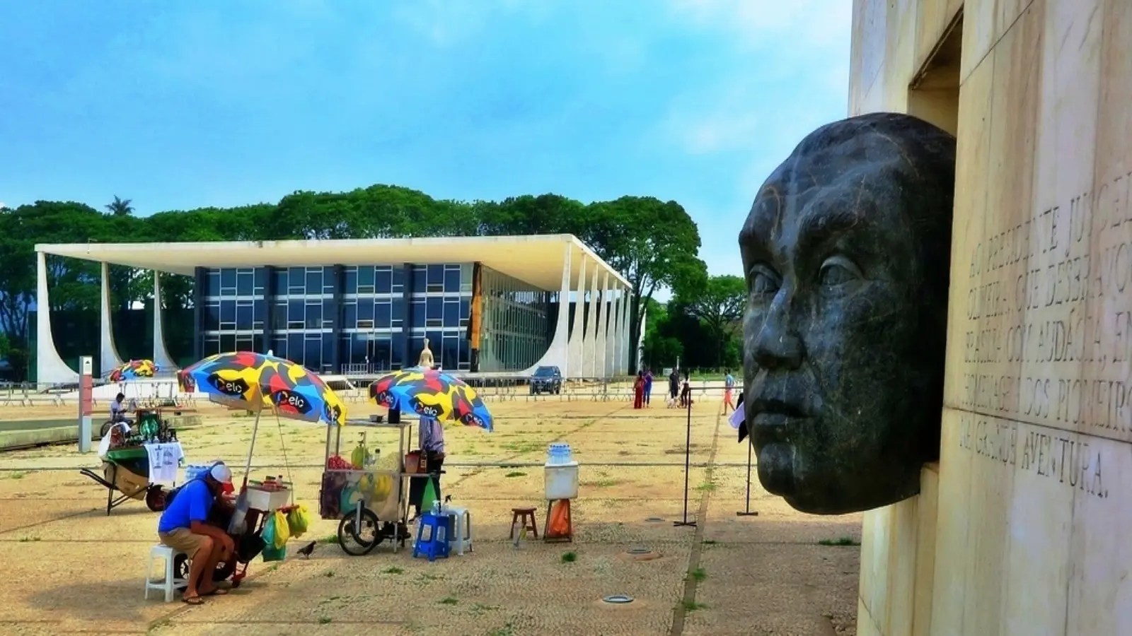 Escândalos nos governos do PT chegaram ao STF: vista parcial da Praça dos Três Poderes, em Brasília