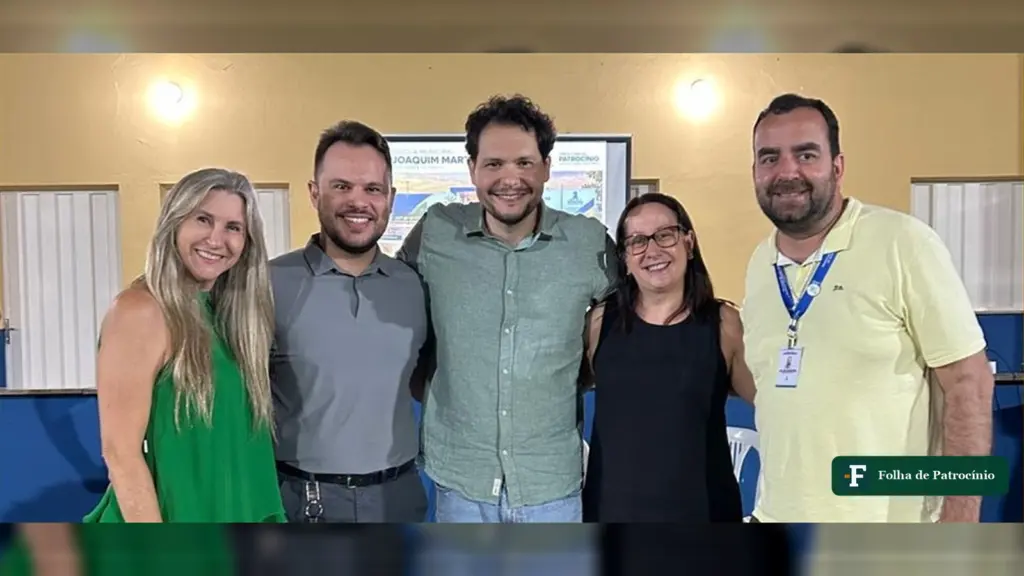 Escola Joaquim Martins: participantes da noite de assinatura do projeto de ampliação, no Córrego Feio