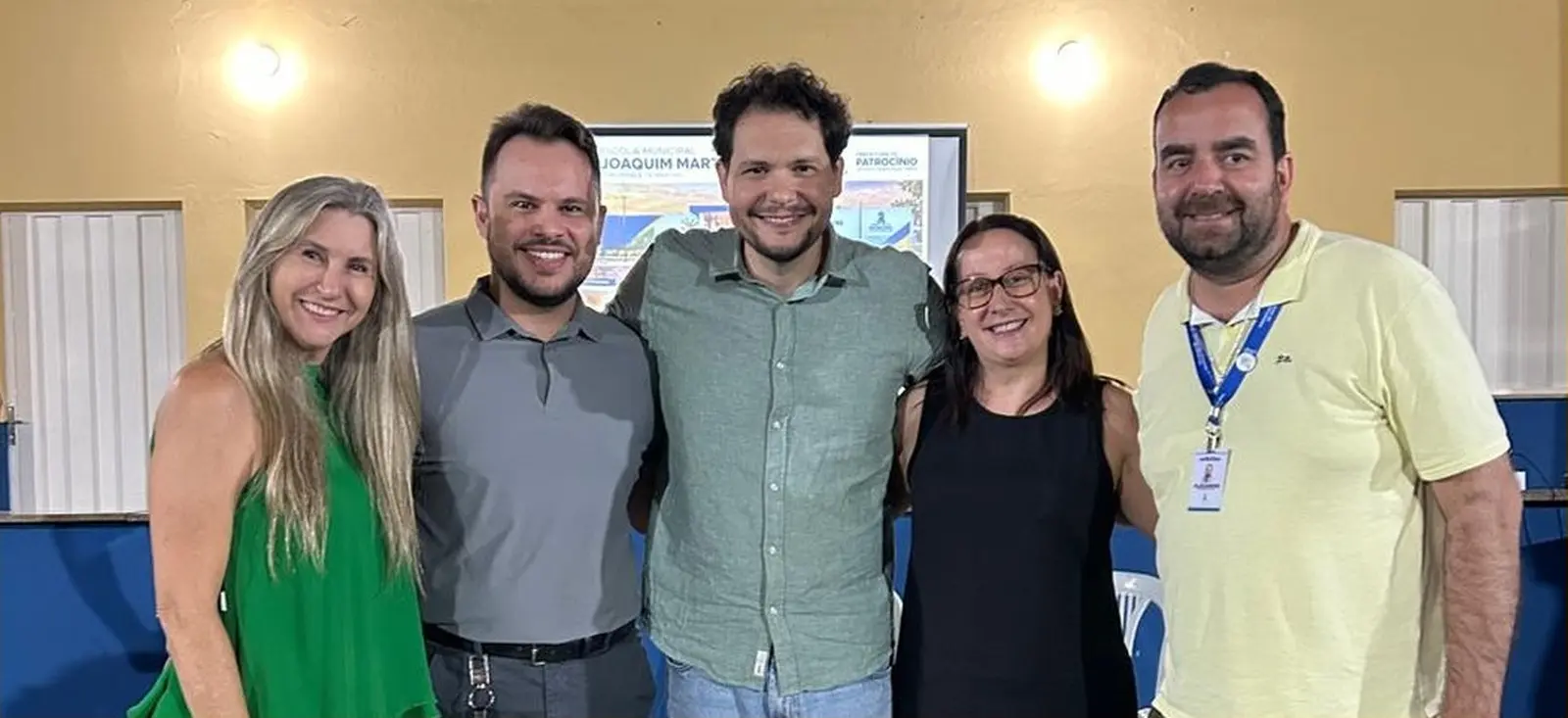 Escola Joaquim Martins: participantes da noite de assinatura do projeto de ampliação, no Córrego Feio