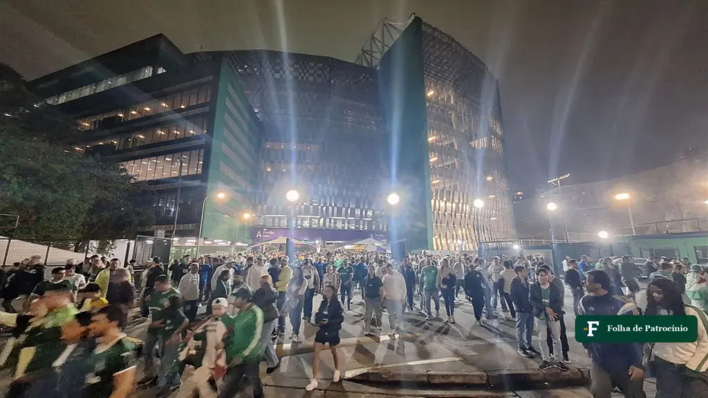 Final da Libertadores: torcedores do Palmeiras diante do Nubank Parque, em São Paulo