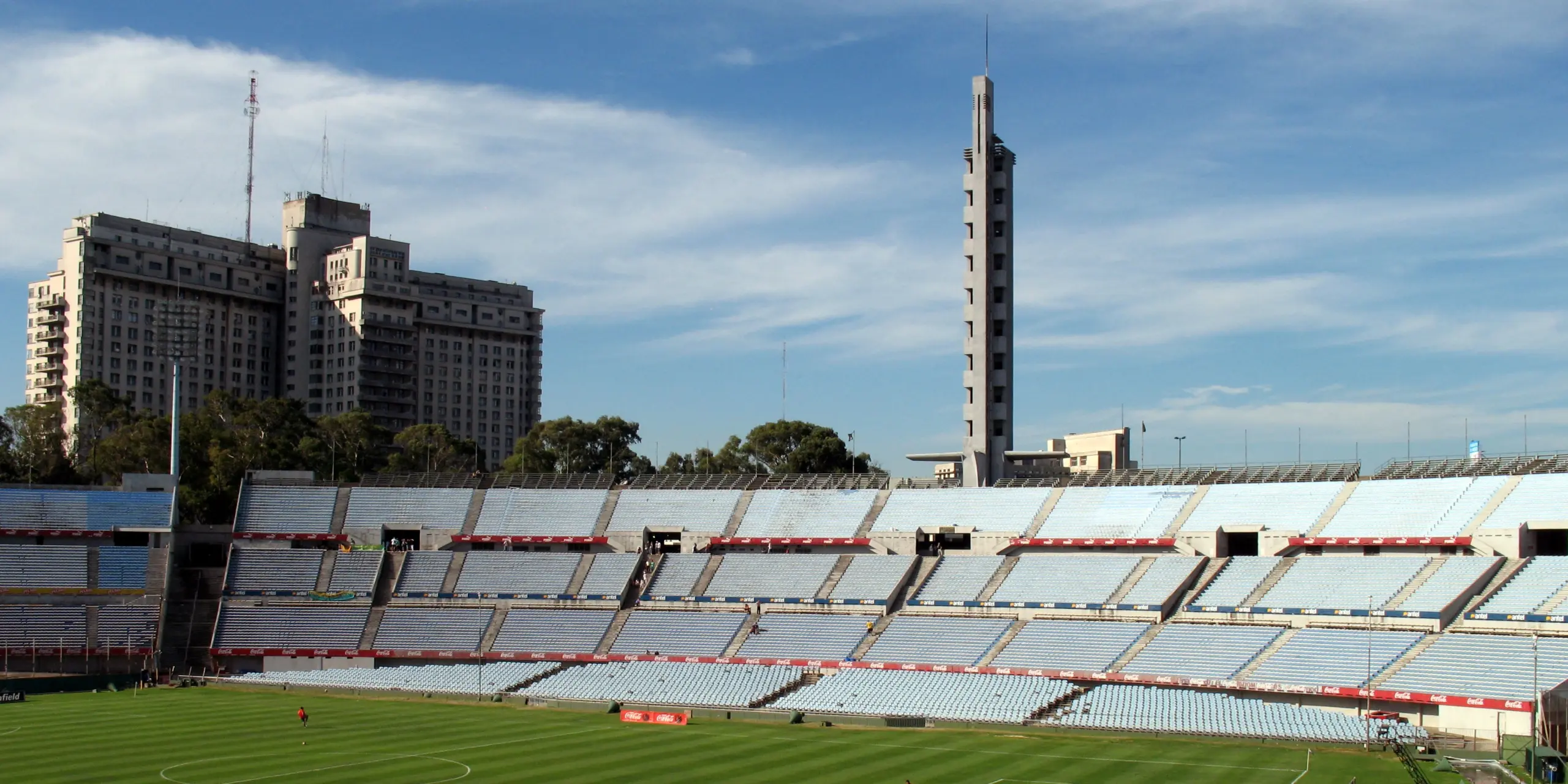 Final da Libertadores: arquibancada e Torre dos Homenagens do Estádio Centenário, em Montevidéu