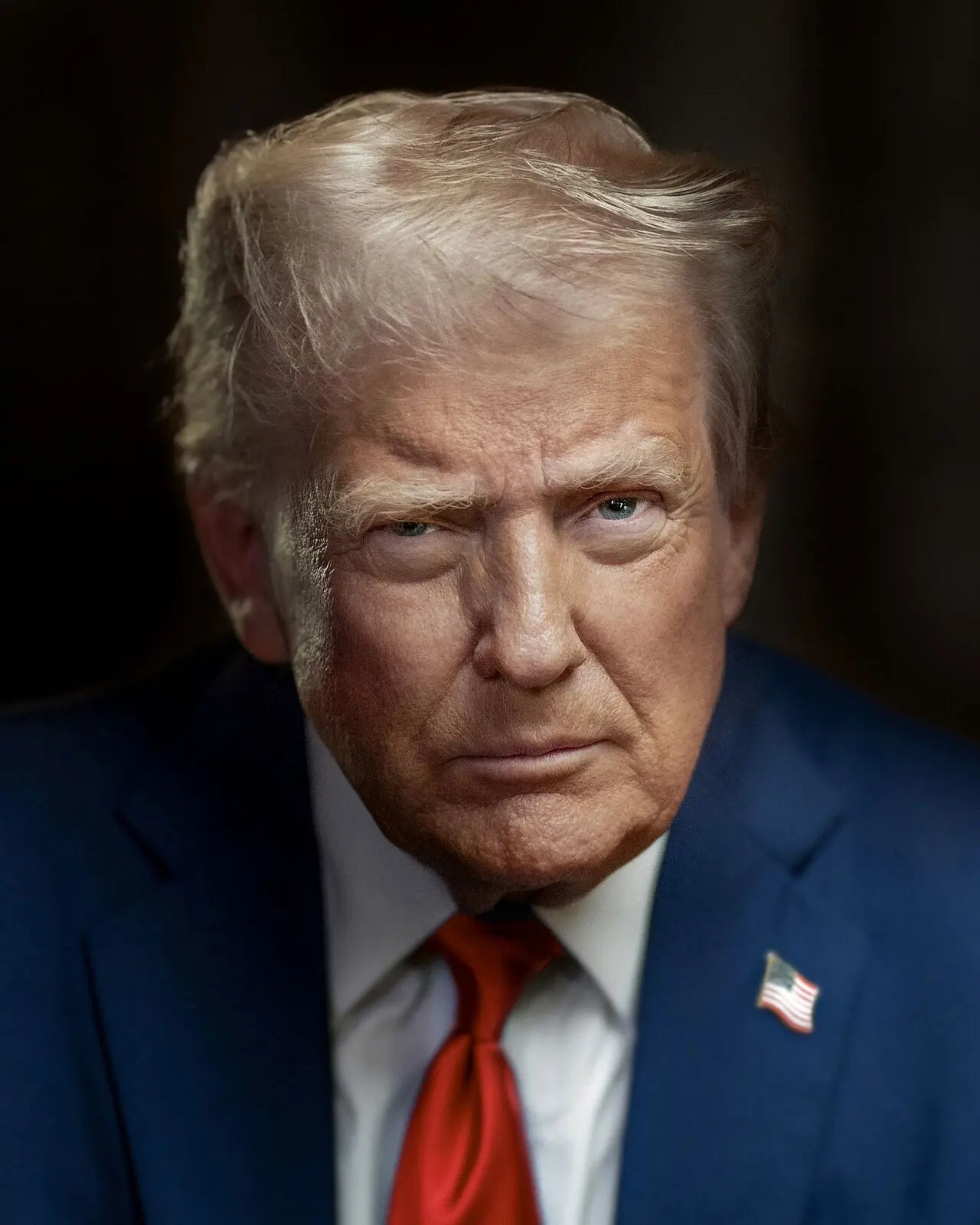 Donald Trump em retrato oficial, no caso de Flávio a caminho dos EUA