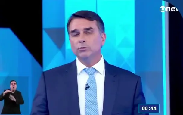Flávio e a Lei Sansão: Flávio Bolsonaro fala no direito de resposta do debate da Globo, com o cronômetro na tela