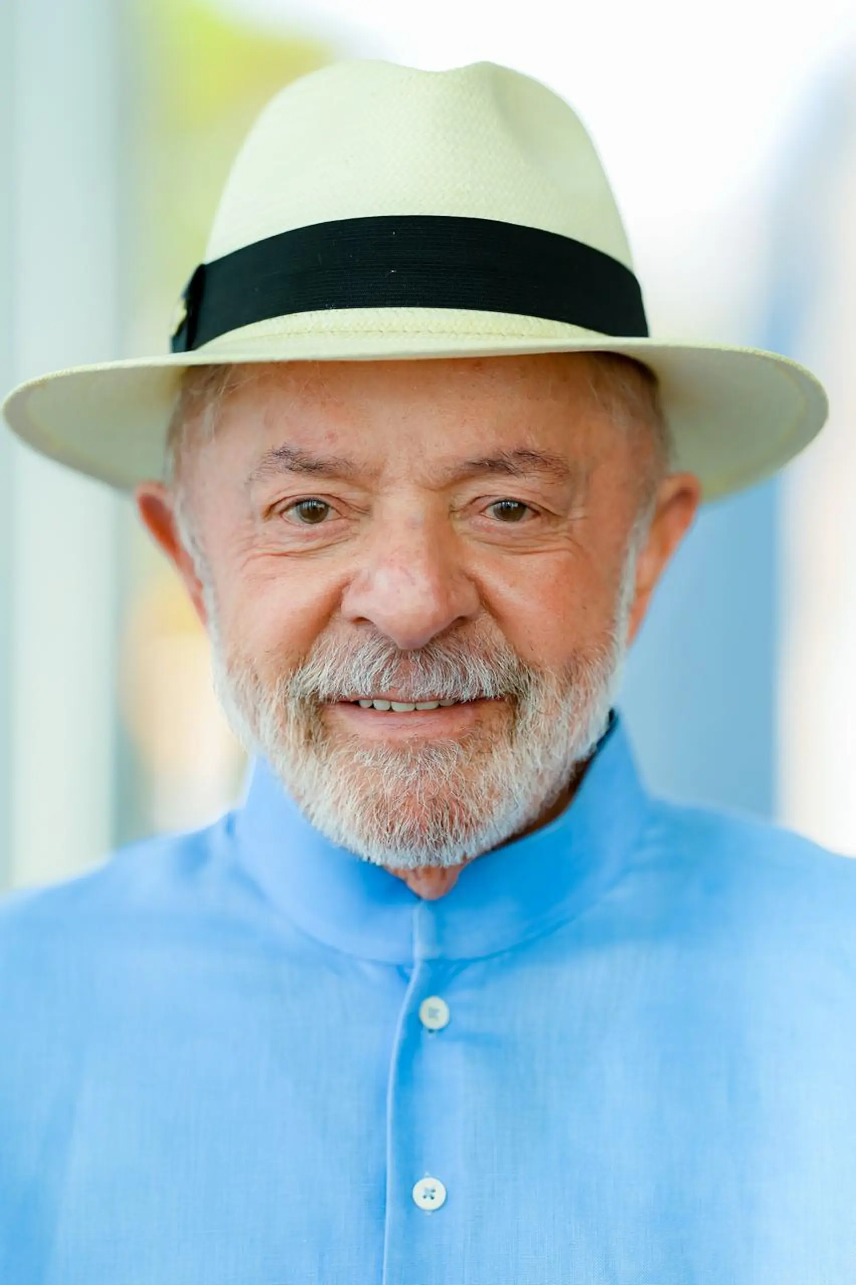 Lula sorri de chapéu no Palácio da Alvorada; ele foi de 4.450 para 5.434 votos em Silva Jardim