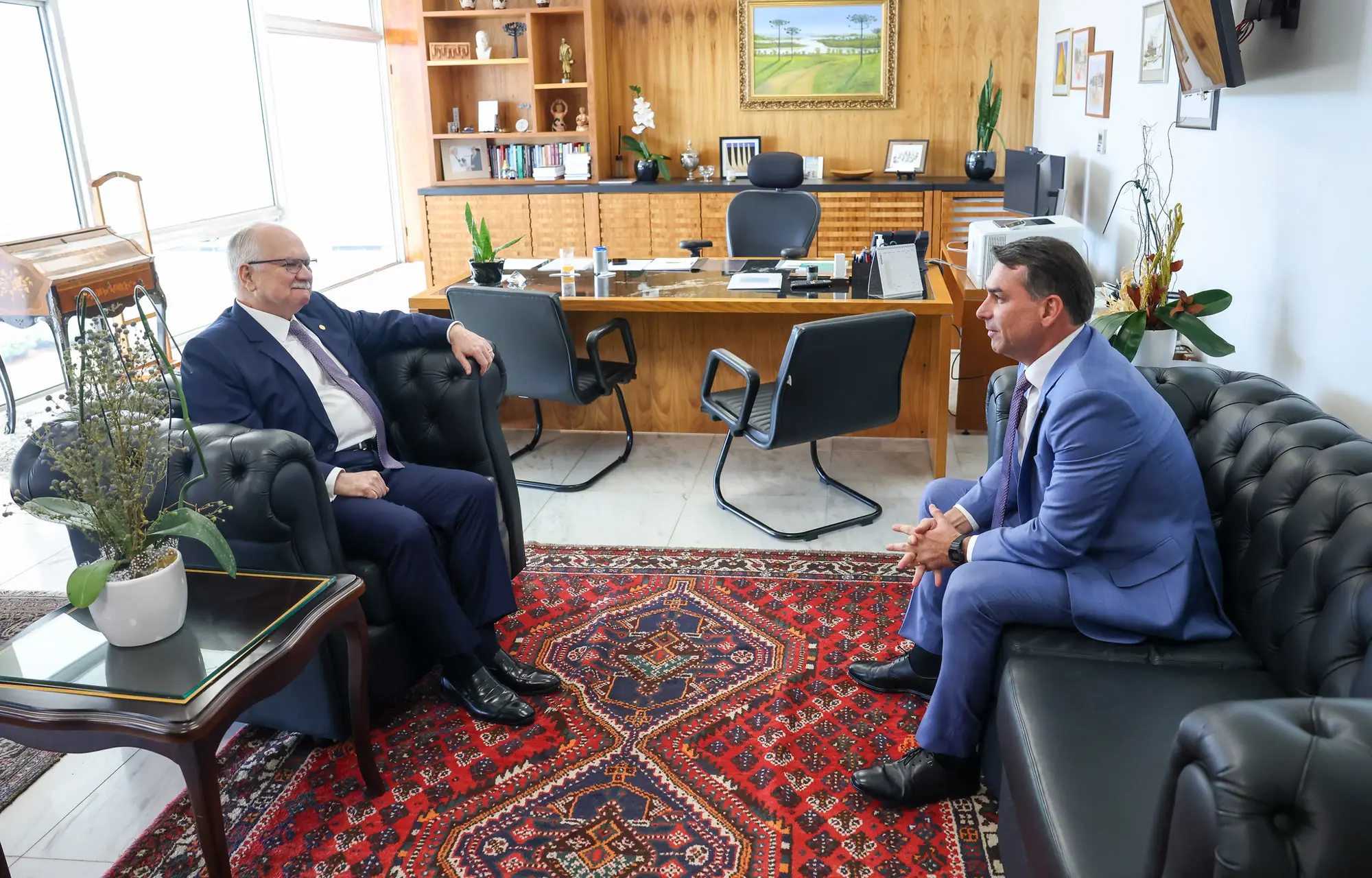 Flávio Bolsonaro, que ficará sem mandato em 2027, em audiência no gabinete do presidente do STF