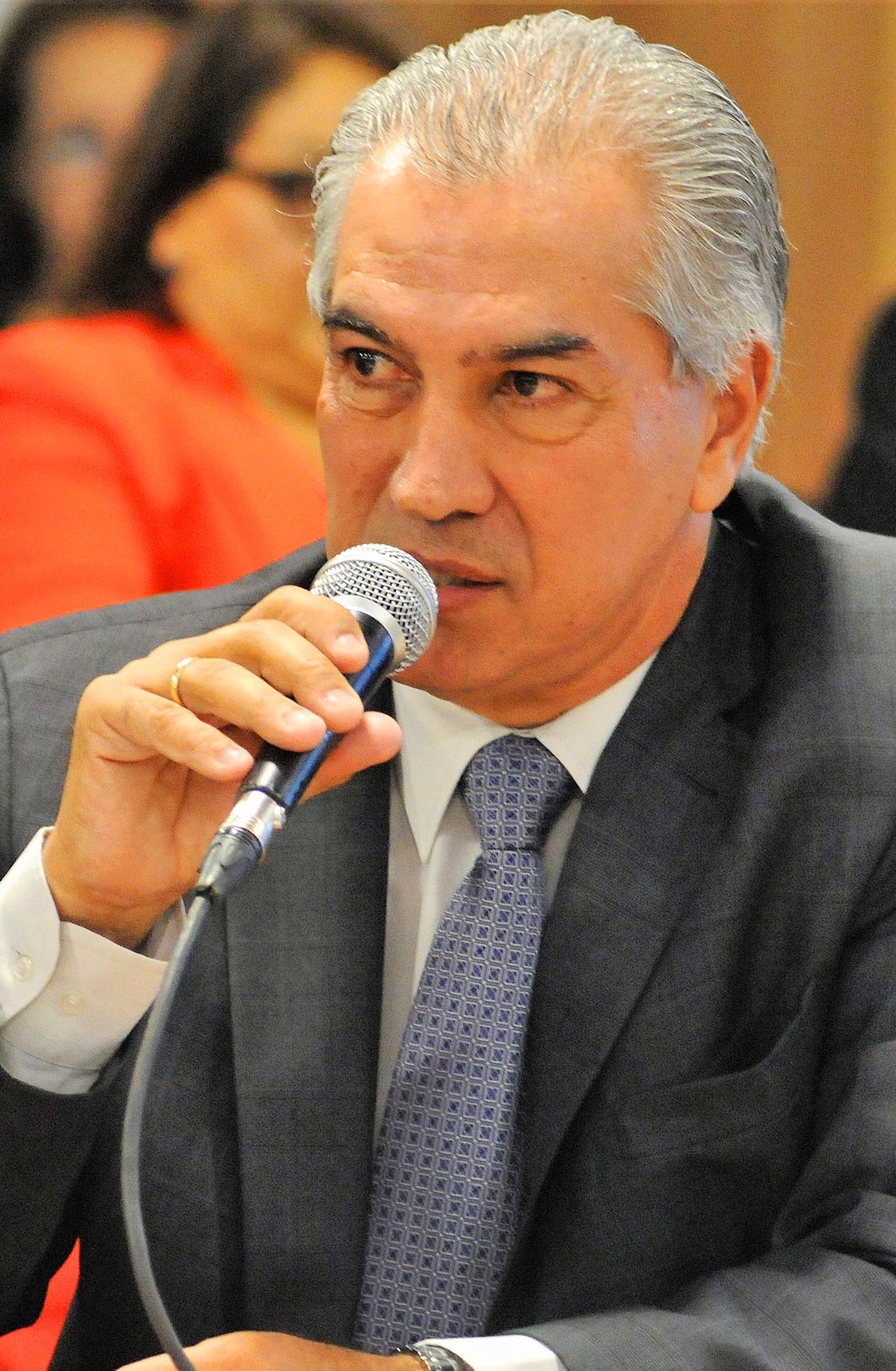 Reinaldo Azambuja (PL), um dos senadores de Mato Grosso do Sul eleitos em 2026, fala ao microfone