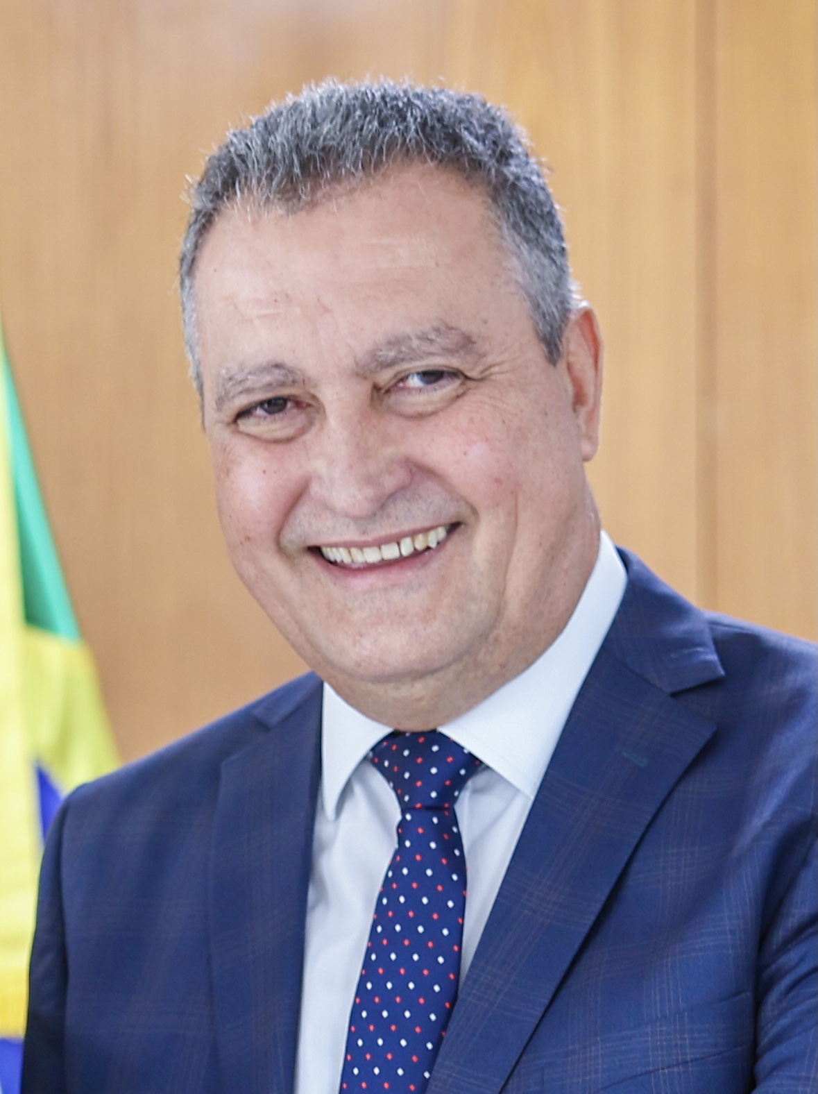 Rui Costa, um dos senadores eleitos na Bahia, sorri em retrato no Palácio do Planalto