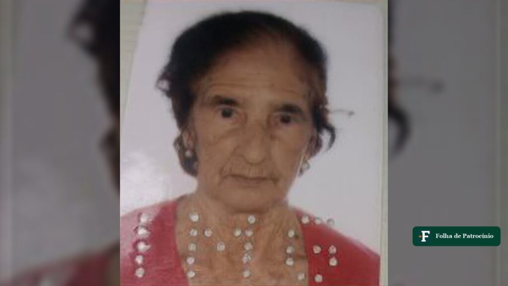 Idalice Maria de Jesus, de blusa vermelha, em retrato divulgado com a nota de falecimento