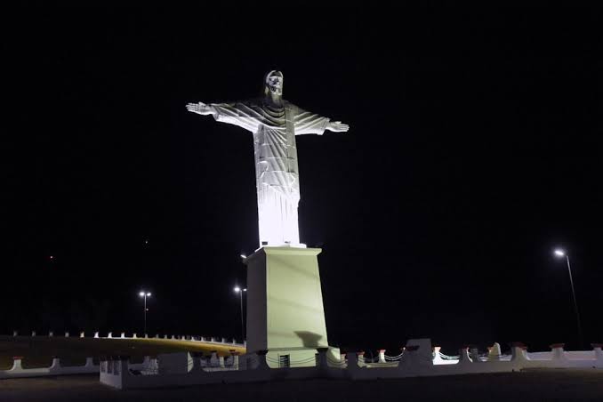 Igreja e praça em Patrocínio, perto de onde acontece o Festival Amai-vos