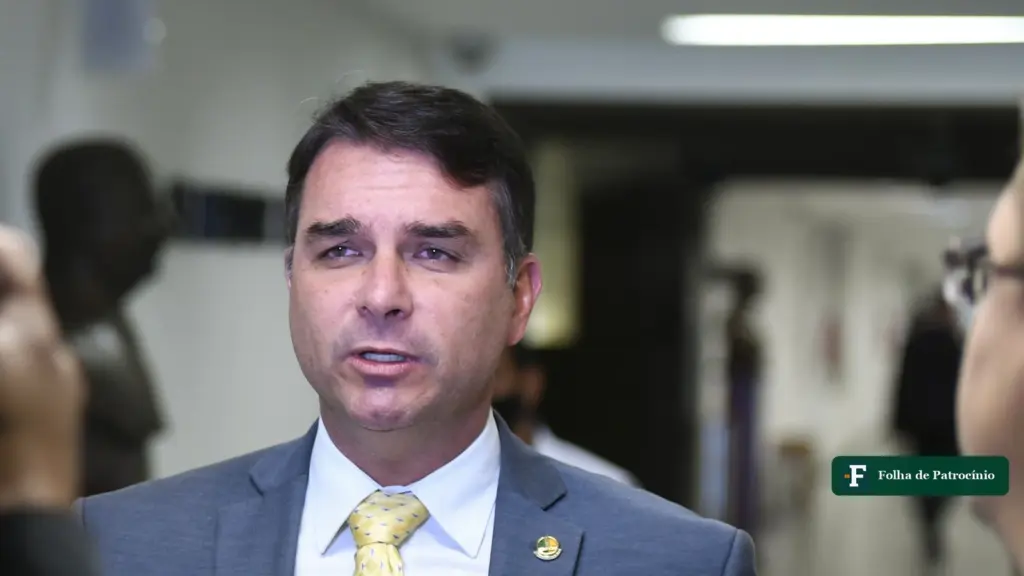 Flávio Bolsonaro em entrevista, candidato que falou sobre inflação no debate da Globo