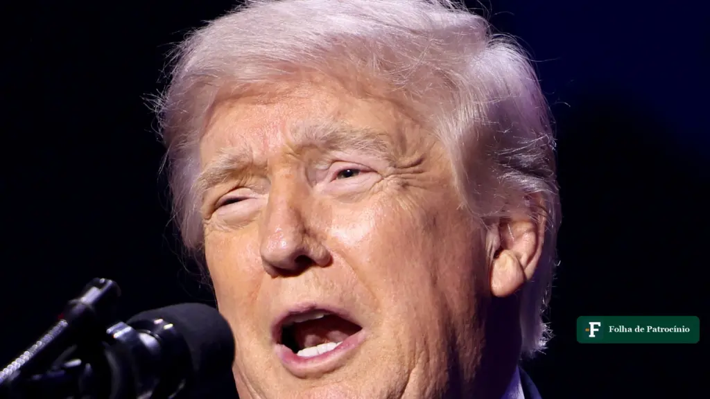 Donald Trump discursa em comício, em foto usada na checagem sobre a tese de invasão do Brasil