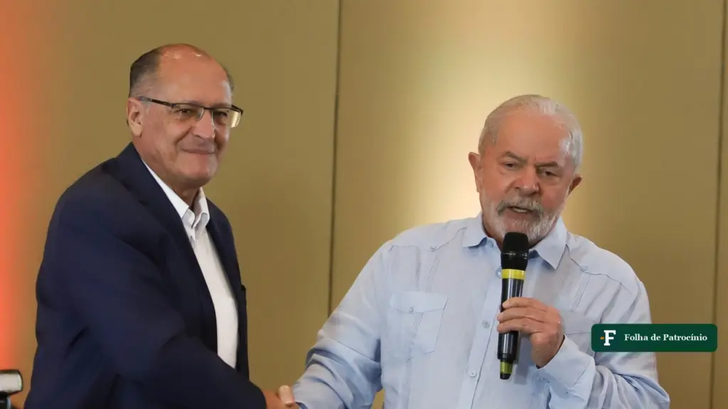 Chamado de ladrão em 2006: Alckmin e Lula se cumprimentam em 2022, quando selaram a aliança