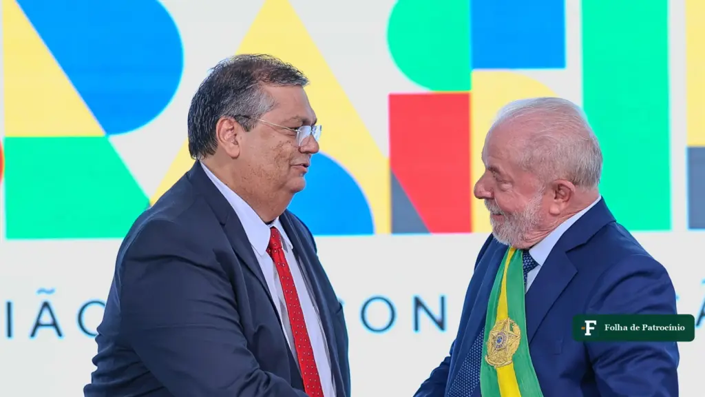 Lula e Flávio Dino se cumprimentam na posse de 2023; o presidente poderá indicar ministros ao STJ até 2030