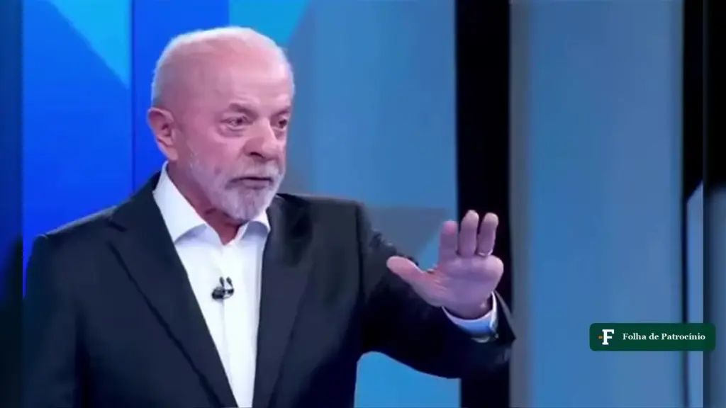 Lula gesticula na tréplica do debate da Globo ao responder sobre o apelido de nove dedos