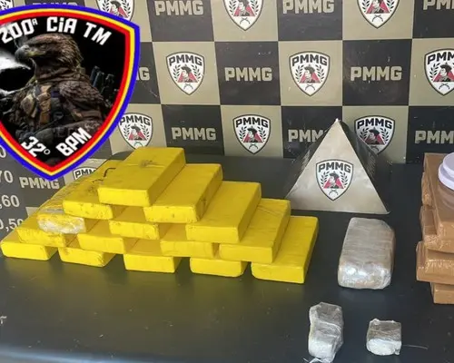 Tabletes de droga e balança apreendidos pela PM em Uberlândia na operação que começou com a maconha em Cedro do Abaeté