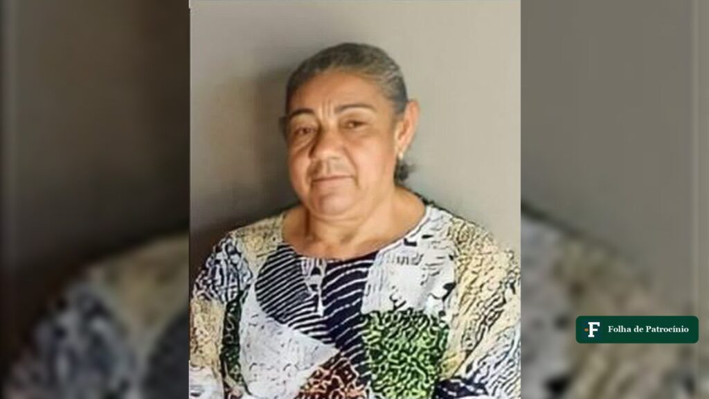 Retrato de Maria Vieira de Carvalho, de cabelos grisalhos presos e blusa estampada, em foto divulgada com a nota de falecimento