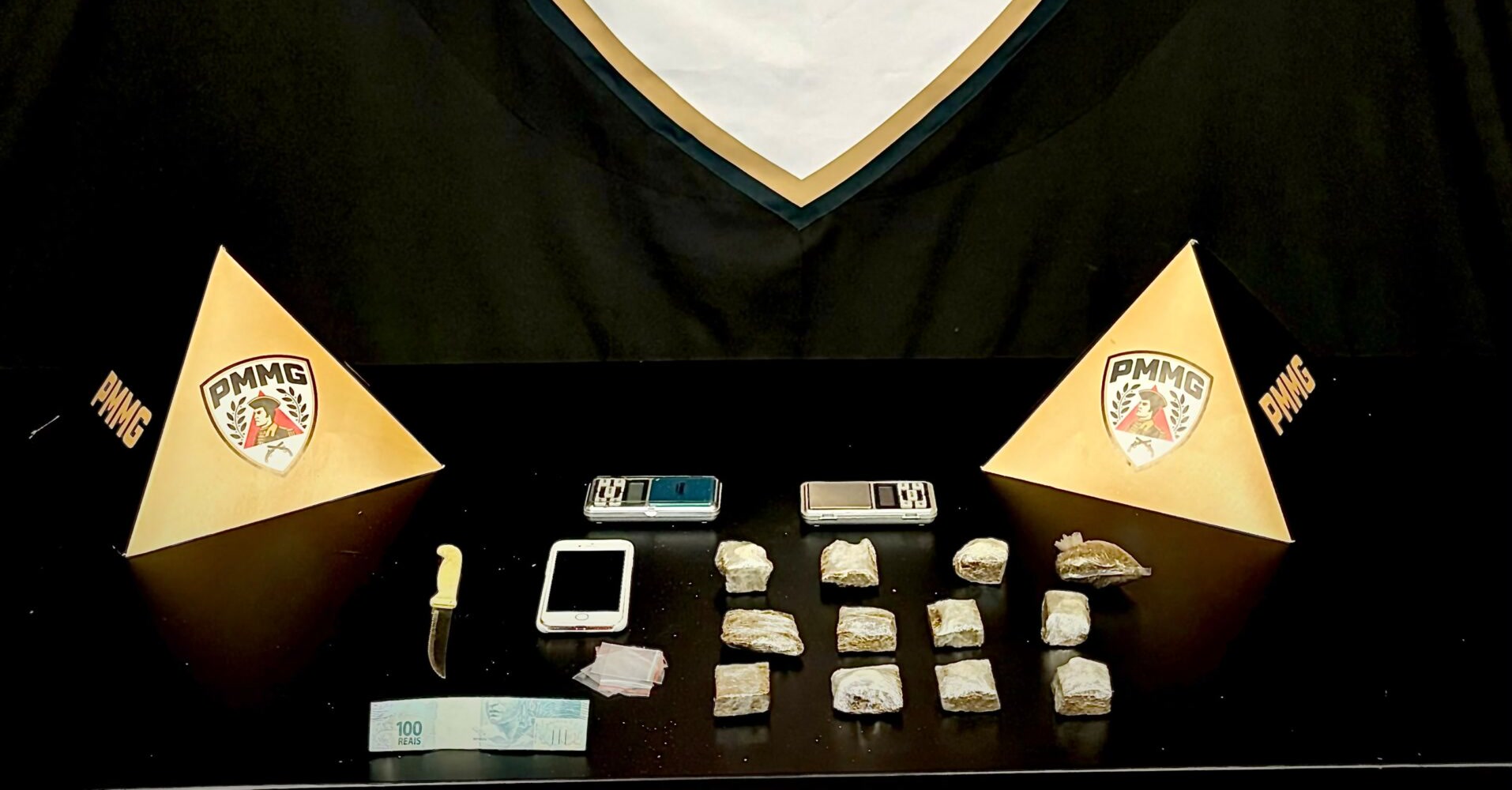 Material apreendido pela PM no caso de tráfico no Jardim Sul