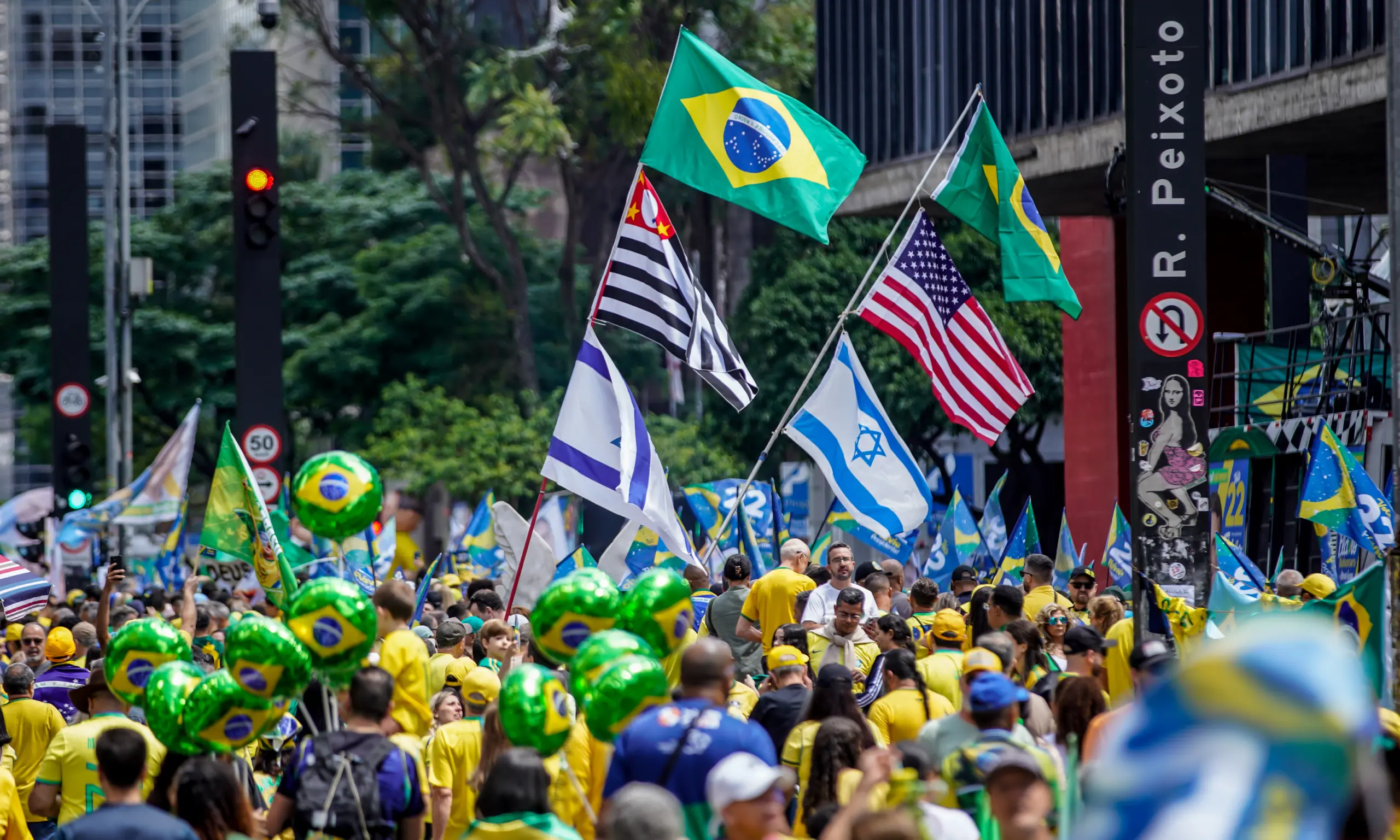 Média das pesquisas: Flávio Bolsonaro em evento de campanha