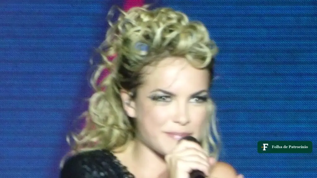 Lua Blanco cantando em show, em foto usada na matéria sobre a morte de Lua Blanco