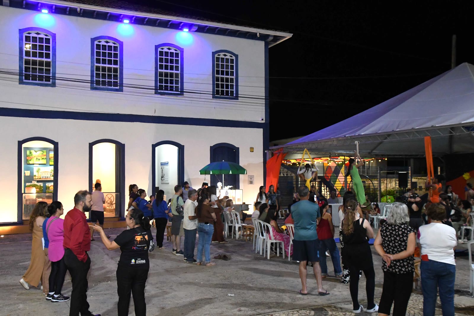 Museu Municipal de Patrocínio iluminado à noite, atrativo histórico que o Plano Municipal de Turismo deve organizar