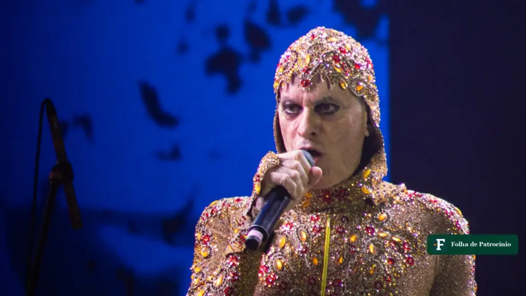 Ney Matogrosso canta em show da turnê Bloco na Rua