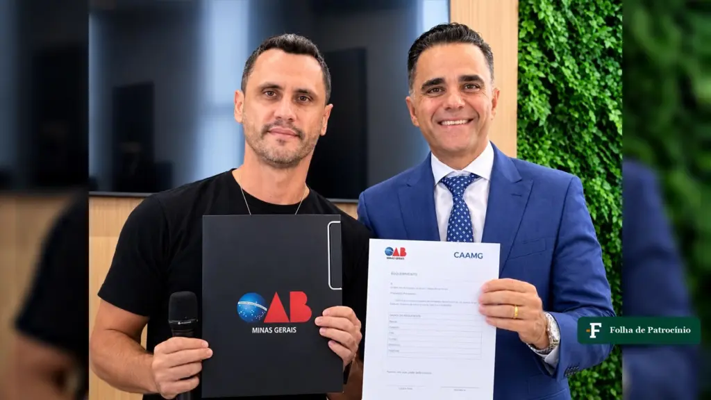 OAB-MG e Cleitinho: o governador eleito segura pasta da OAB Minas Gerais ao lado de Gustavo Chalfun, que mostra um formulário, na sede da Seccional em BH