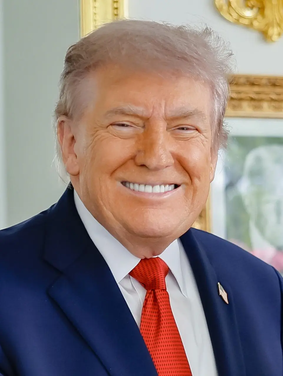 O presidente Lula chega à Casa Branca para encontro com Donald Trump, sem relação com a operação da CIA no Brasil citada no card