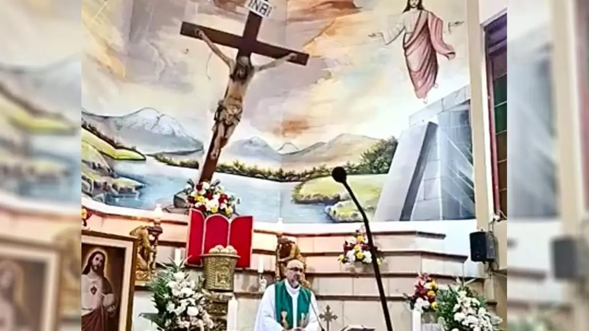 Padre morre atingido por cruz: o altar da igreja do Perpétuo Socorro, em Guayaquil, com a cruz na parede, antes do acidente
