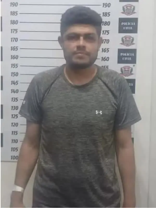 Pastor preso por feminicídio em foto de ficha da Polícia Civil de São Paulo