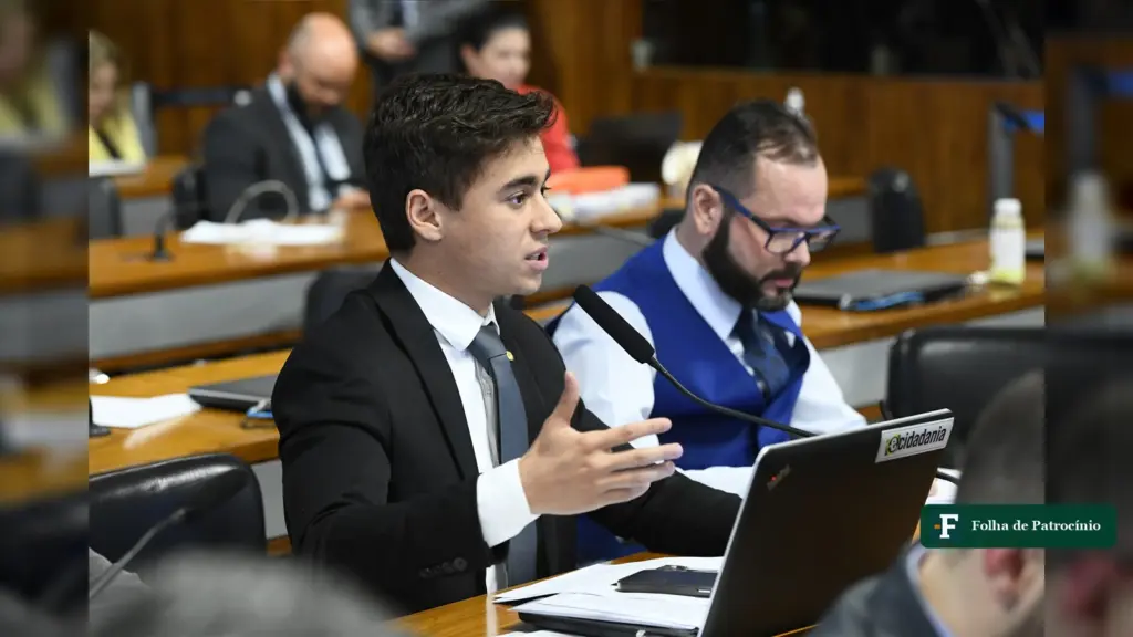 Deputado Nikolas Ferreira em sessão, autor dos pedidos de Nikolas ao governo Lula