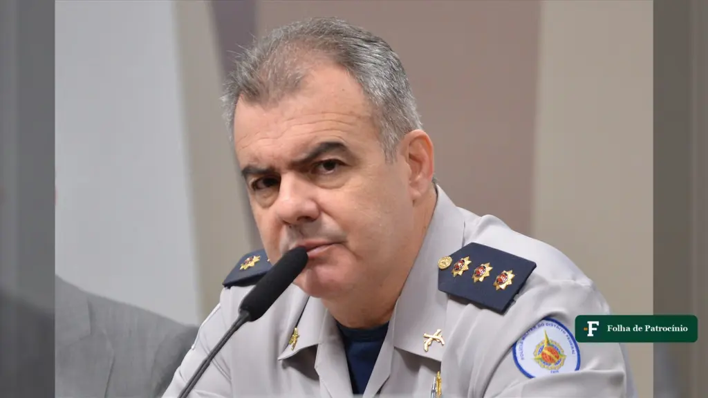 Pena de Naime: o ex-coronel Jorge Eduardo Naime, de farda da PMDF, diante do microfone na CPMI do 8 de janeiro