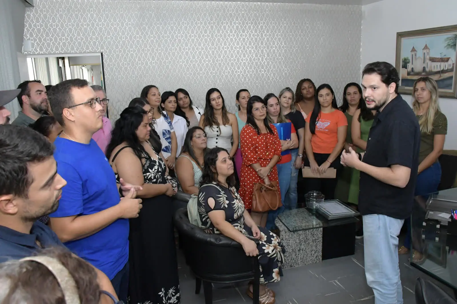Servidores municipais reunidos em sala da Prefeitura, em foto de arquivo ligada ao ponto facultativo em Patrocínio