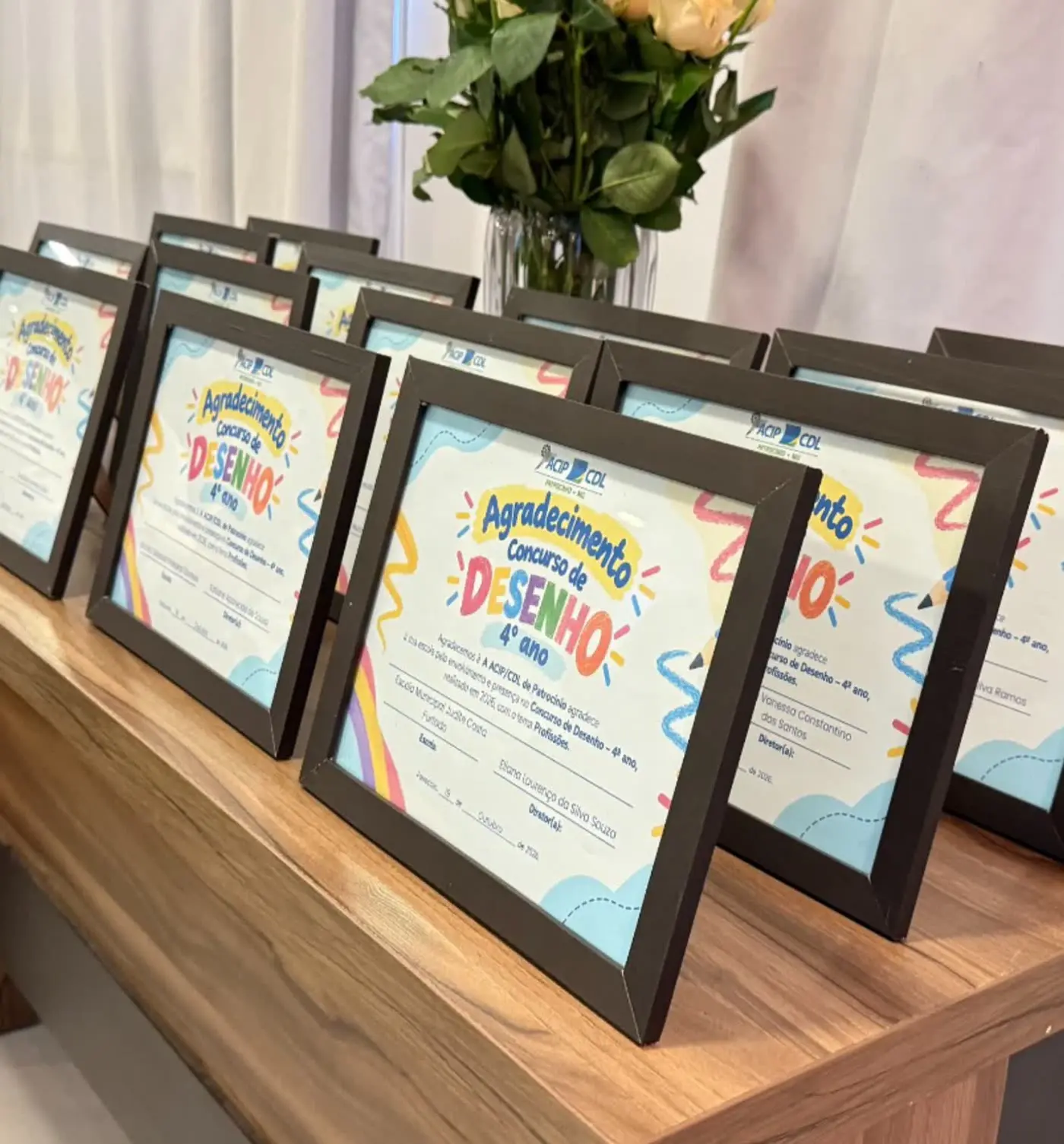 Diplomas de agradecimento do Concurso de Desenho Profissão dos Sonhos, em Patrocínio