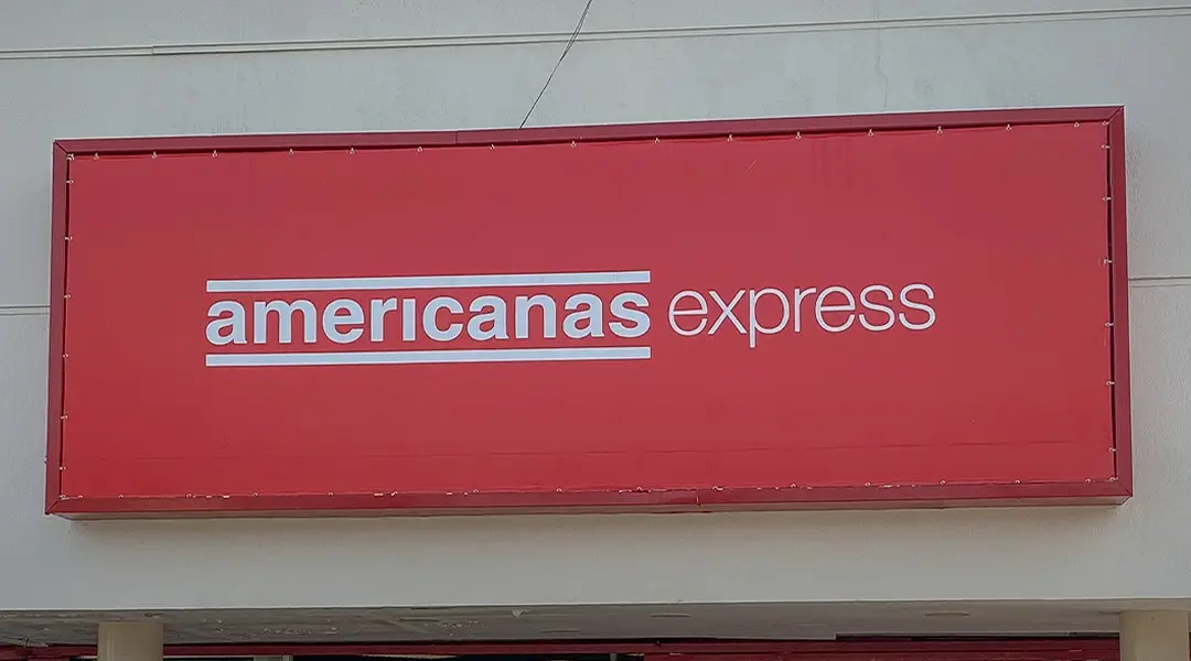 Fachada vermelha de loja Americanas Express, rede que encerrou a recuperação judicial da Americanas