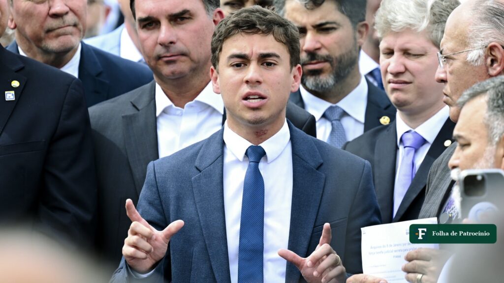 Reeleição de Nikolas: o deputado Nikolas Ferreira discursa em coletiva em Brasília