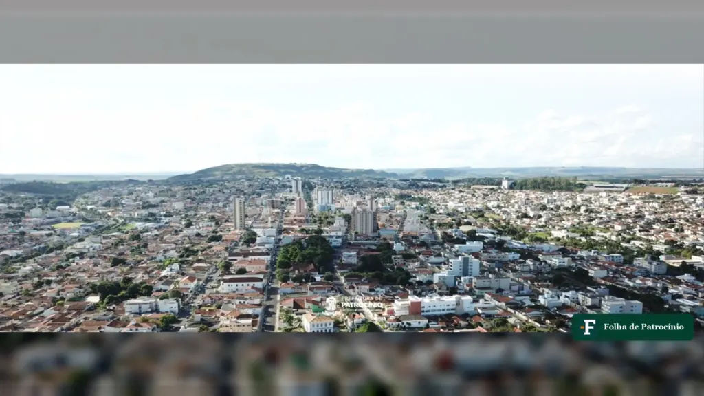 Vista aérea do centro e dos bairros de Patrocínio, onde a regularização fundiária avança
