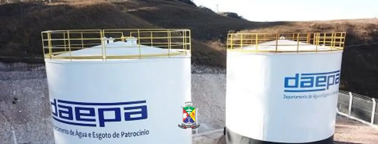 Reservatórios brancos do DAEPA, em foto de arquivo, parecidos com o reservatório do DAEPA em Patrocínio instalado no bairro Nações