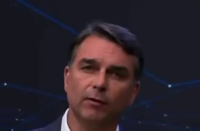 Roberta Luchsinger no debate: Flávio Bolsonaro faz pergunta a Lula no estúdio da Band