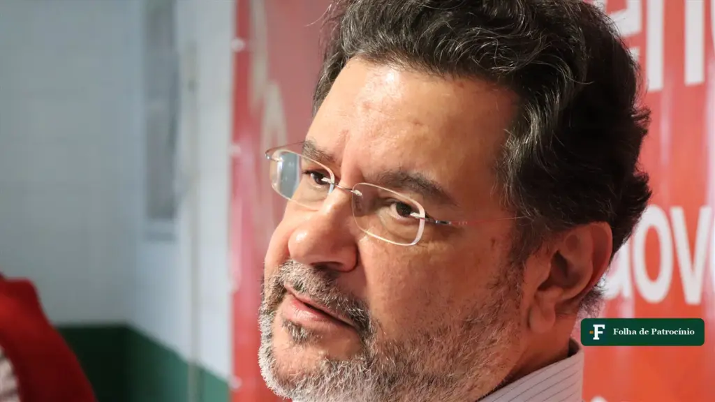 Rui Costa Pimenta, presidente do PCO, de óculos, em foto de perfil