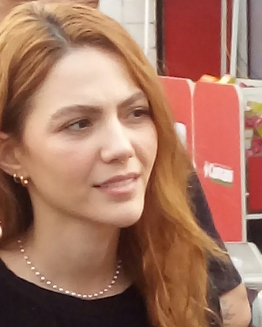 Sarah Poncio durante campanha de rua no Rio de Janeiro