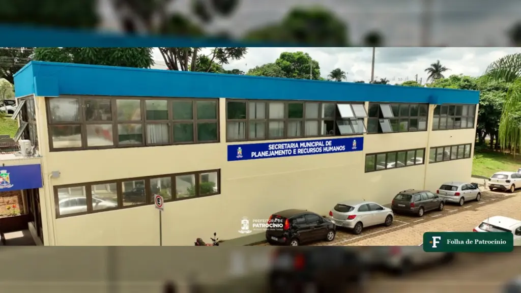 Secretaria de Planejamento e RH de Patrocínio: prédio da nova sede com a placa do órgão na fachada