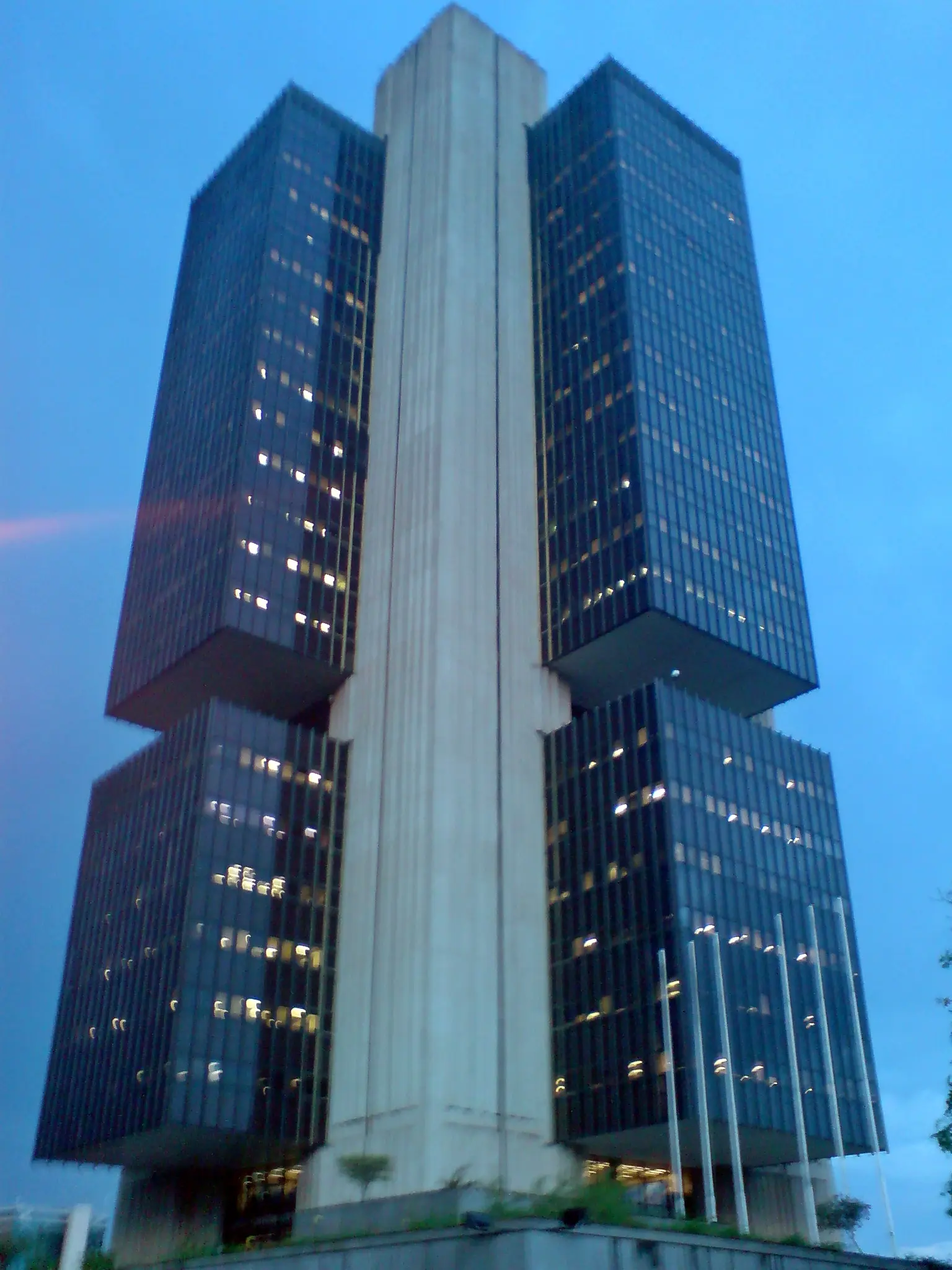 Fachada do Banco Central do Brasil, onde o Copom define a Selic em 2027