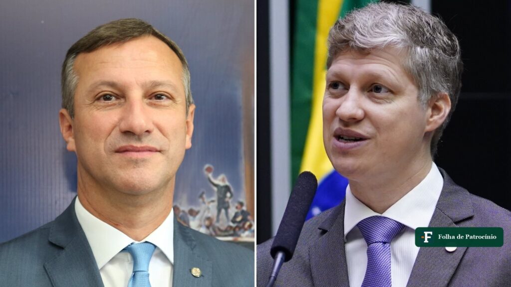Os novos senadores do Rio Grande do Sul lado a lado: Sanderson (PL), de terno azul, à esquerda, e Marcel van Hattem (Novo), discursando ao microfone na Câmara, à direita