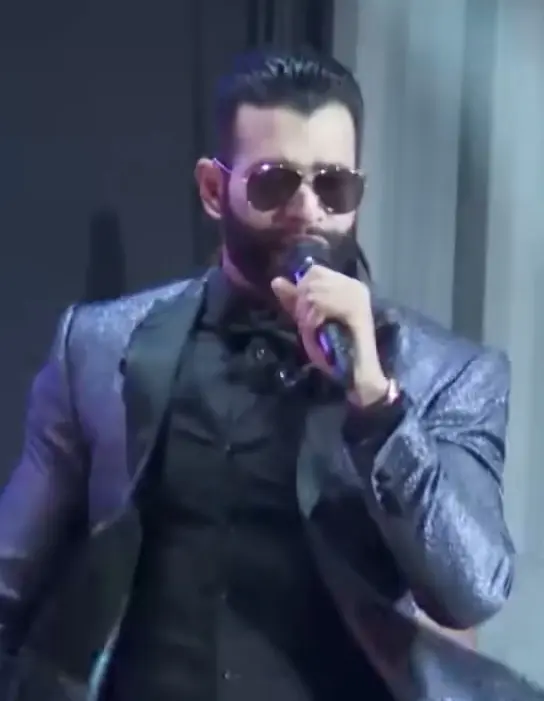 Gusttavo Lima durante apresentação, no centro da discussão sobre o show de Gusttavo Lima em São Luís